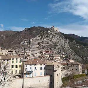 hotel-le-entrevaux.fr-provencehotel.com/